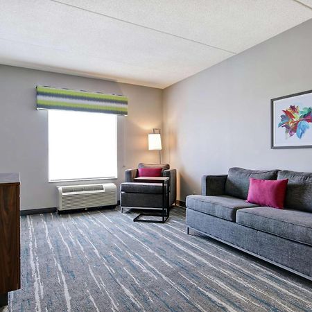 Hampton Inn & Suites Guelph Bagian luar foto