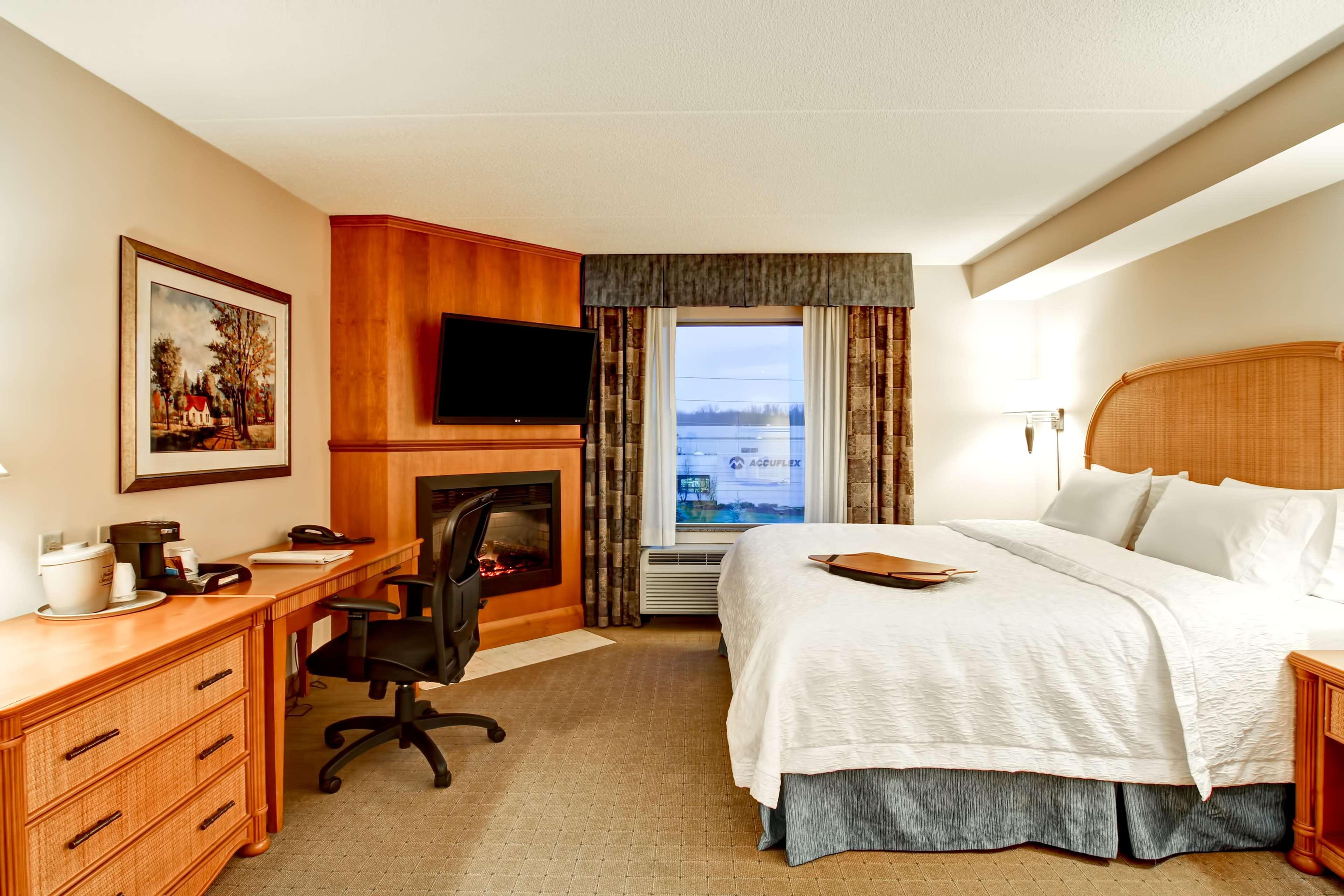 Hampton Inn & Suites Guelph Bagian luar foto