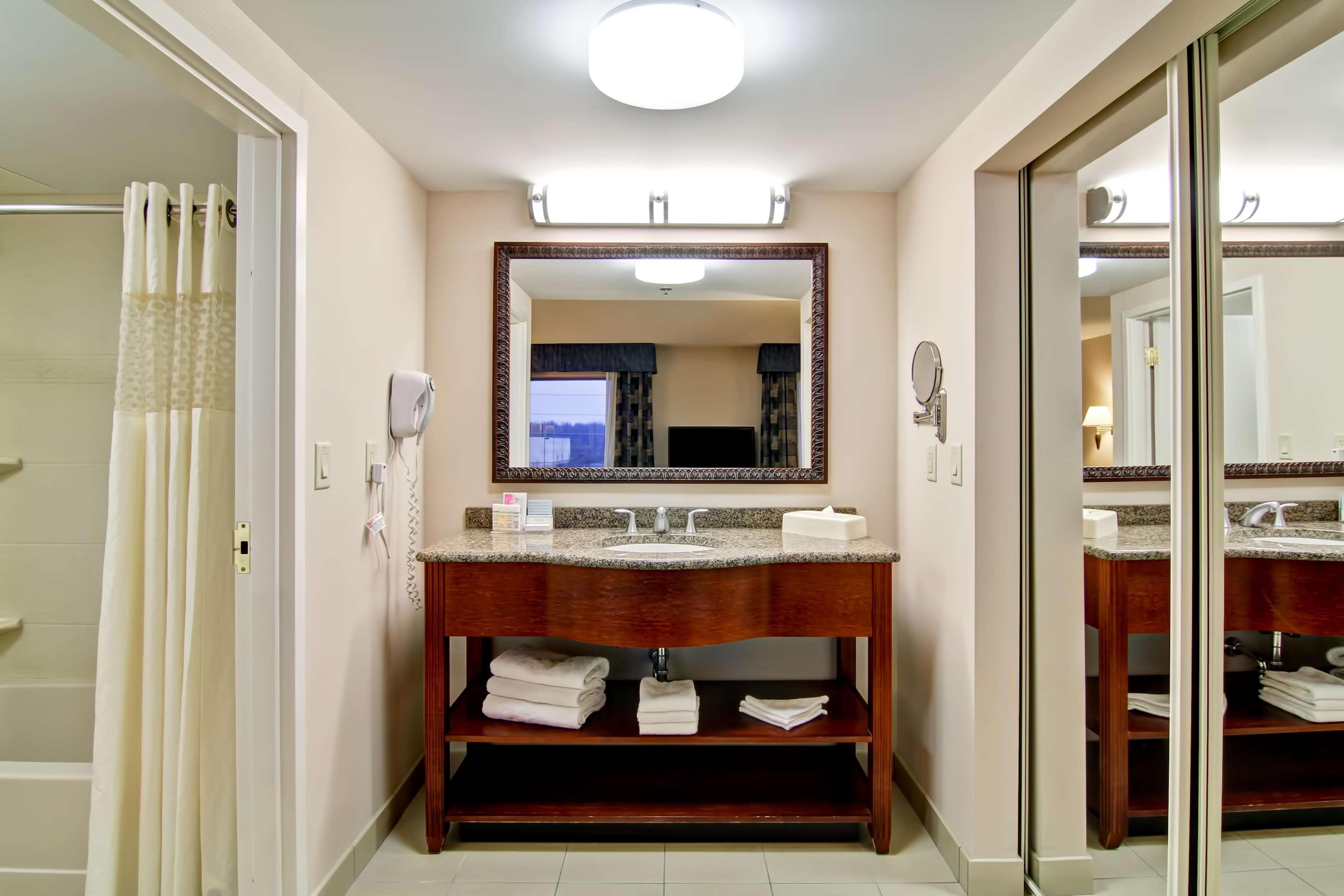 Hampton Inn & Suites Guelph Bagian luar foto