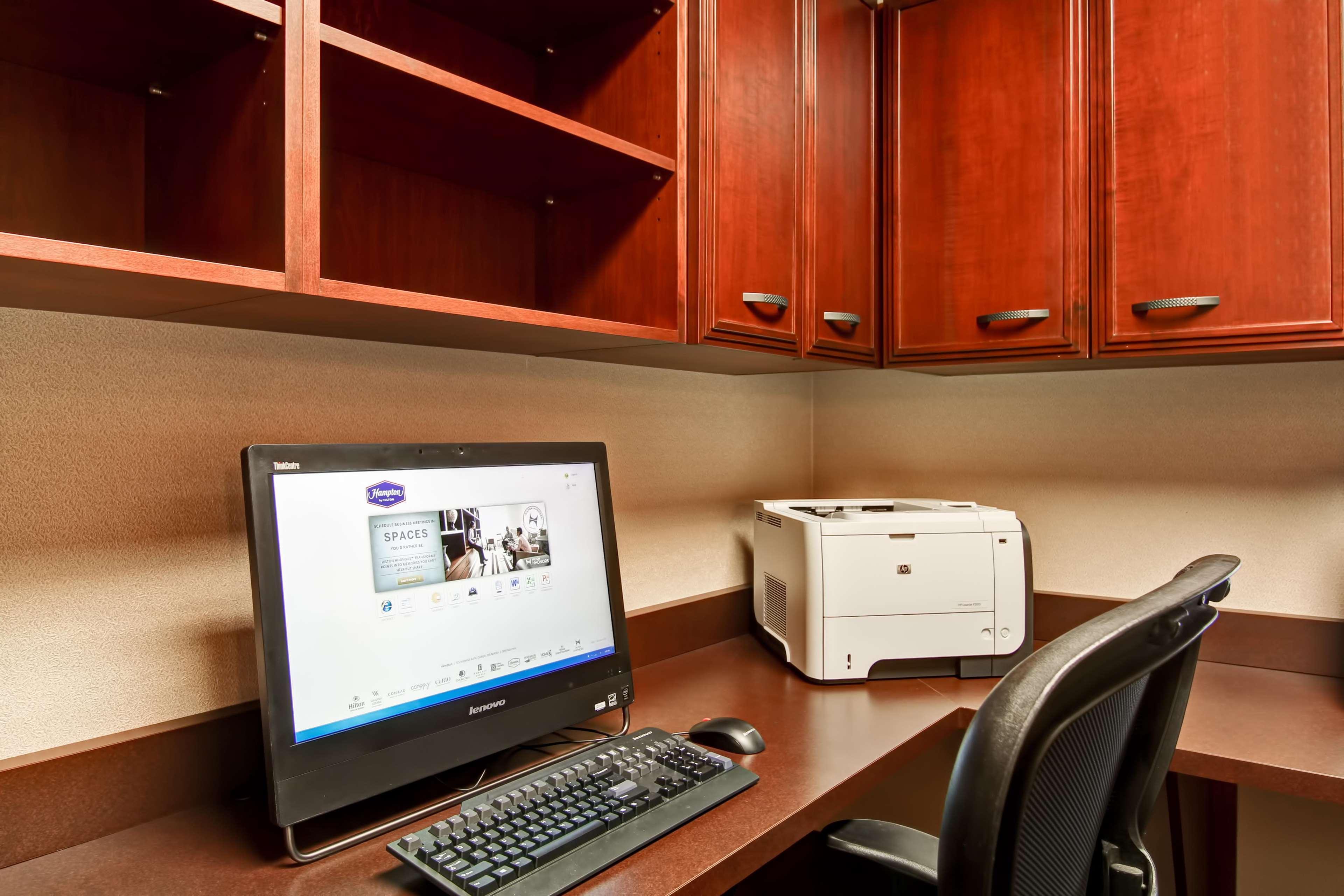 Hampton Inn & Suites Guelph Bagian luar foto