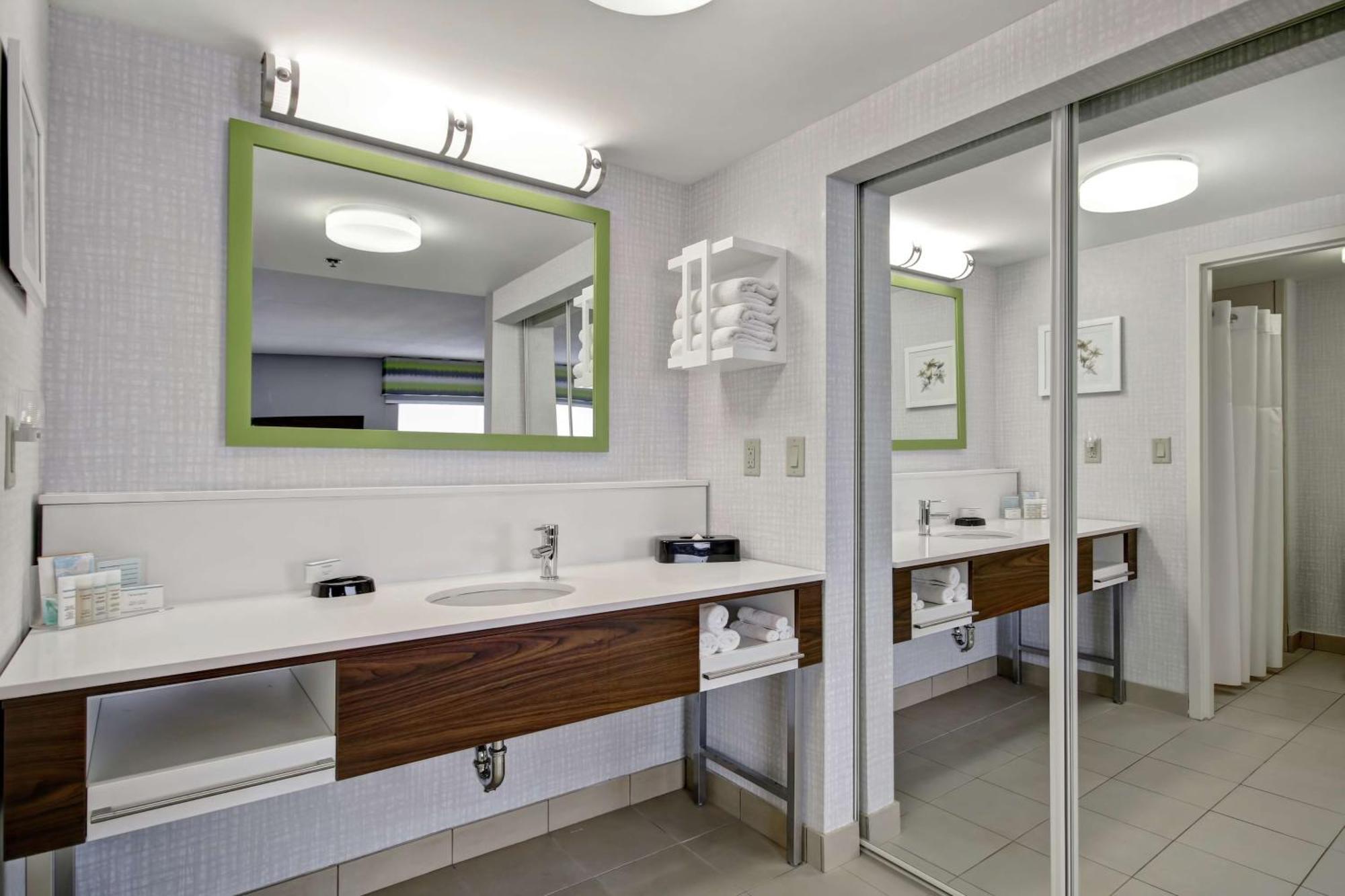 Hampton Inn & Suites Guelph Bagian luar foto
