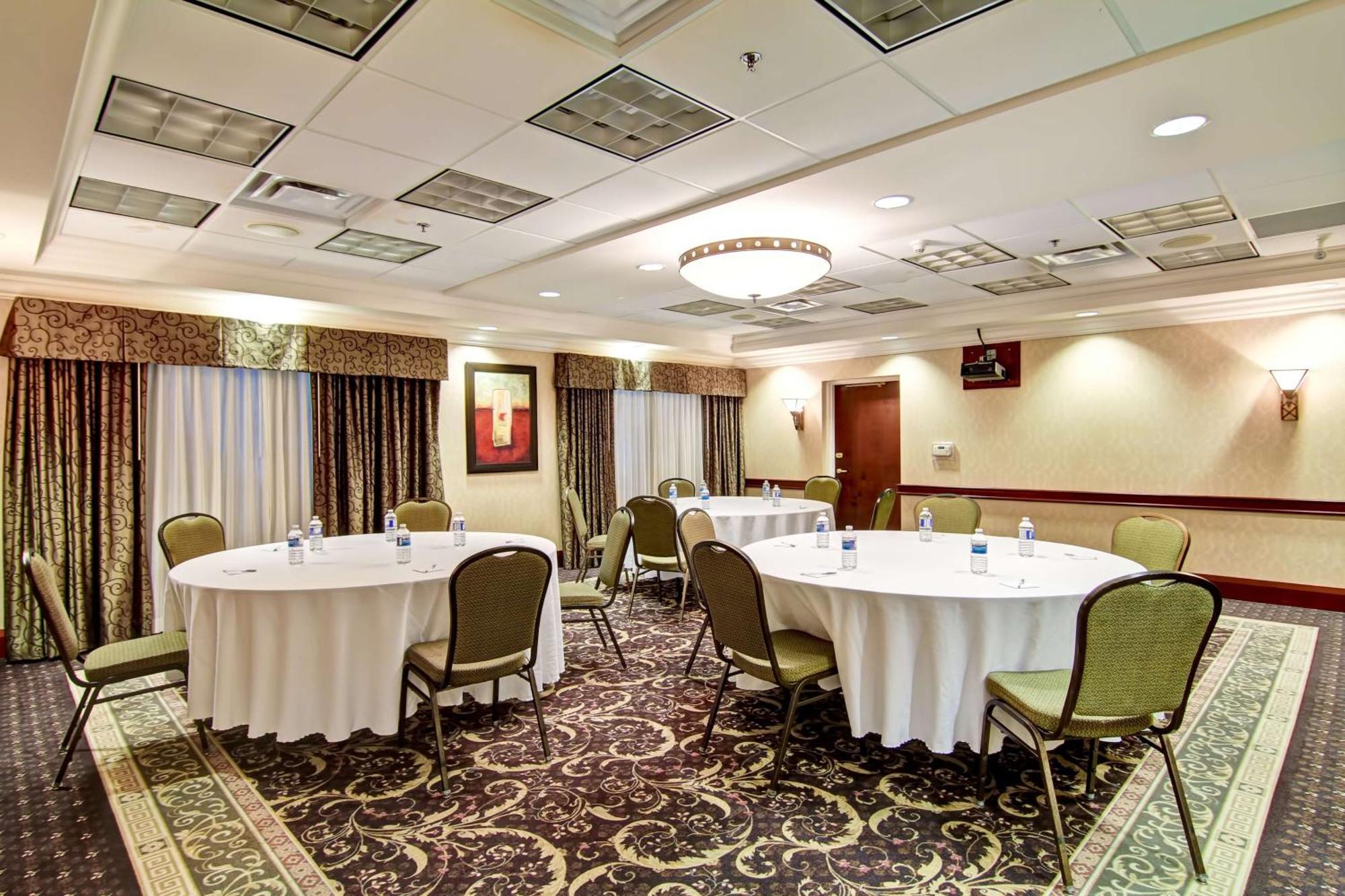 Hampton Inn & Suites Guelph Bagian luar foto