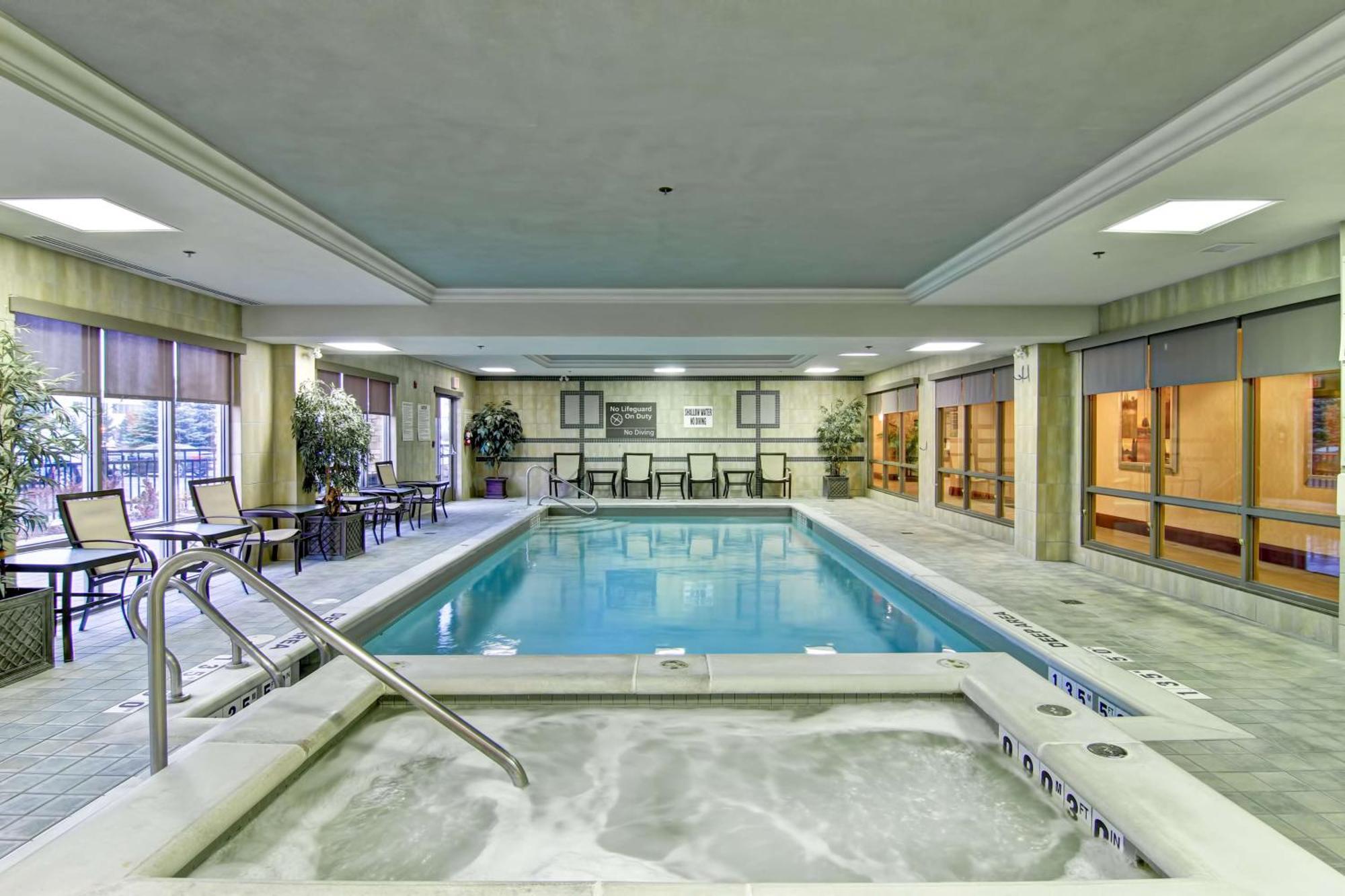 Hampton Inn & Suites Guelph Bagian luar foto