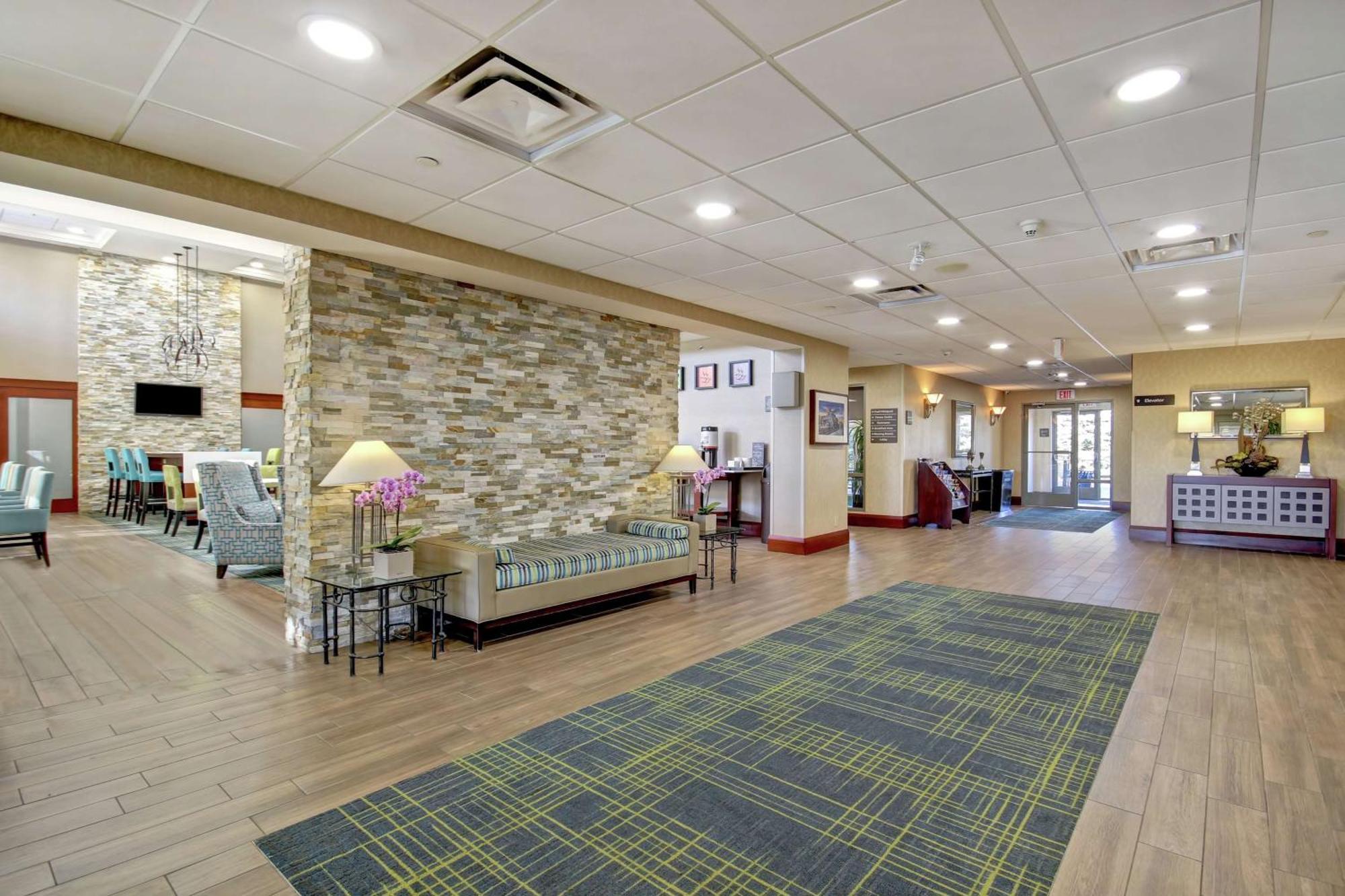 Hampton Inn & Suites Guelph Bagian luar foto